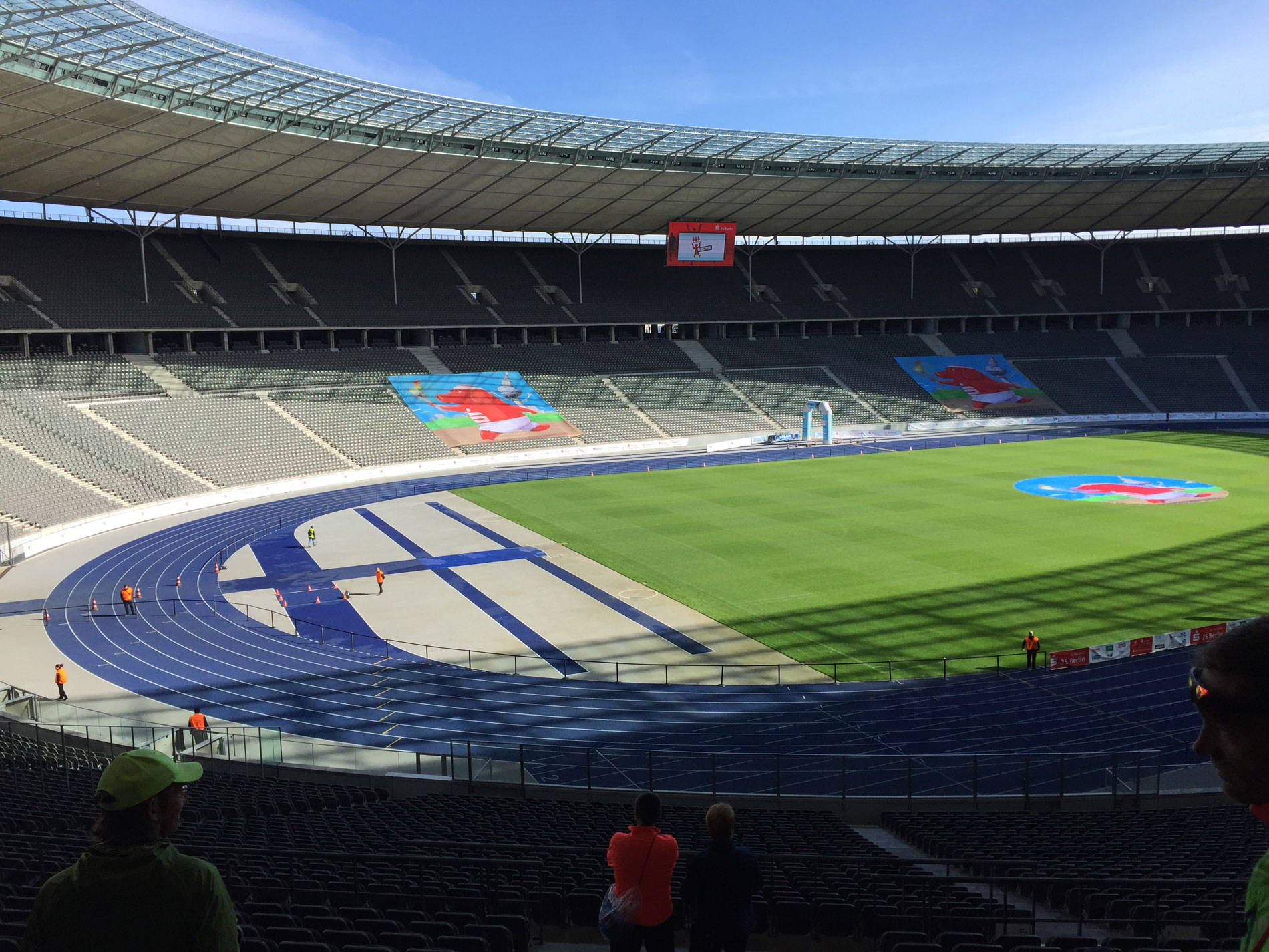 Das Olympiastadion in Berlin: Laufreise zum Berlinmarathon und Halbmarathon