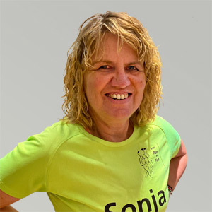 Teamchefin, Lauftrainerin und Reiseleiterin Sonja: Zahlreiche Marathons und Ultras